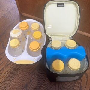 Medela Milk Storage Set with Yellow Lids and Blue Ice Pack